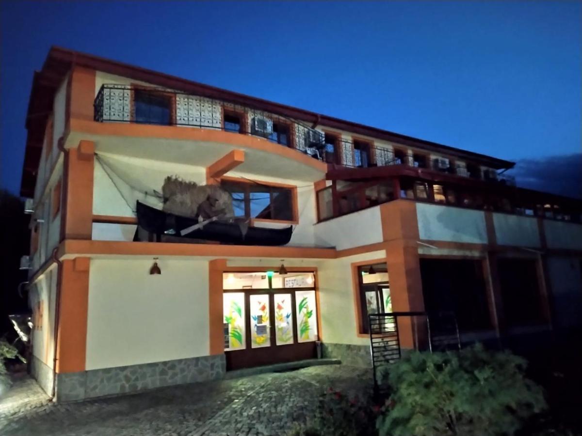 Lotca Fermecata - Lotka Fermecata Hotell Cazasu Eksteriør bilde